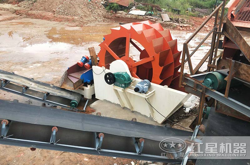 沙包土洗出來的沙好還是河沙好？洗出好沙子的機(jī)器有哪些？